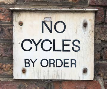 Inga cykler - en skylt på engelska